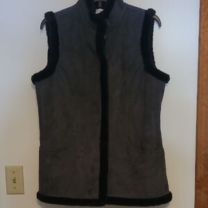 NWT D & Company Womens Gray  Suede With Black Fleece Snap Front Vest SZ XS